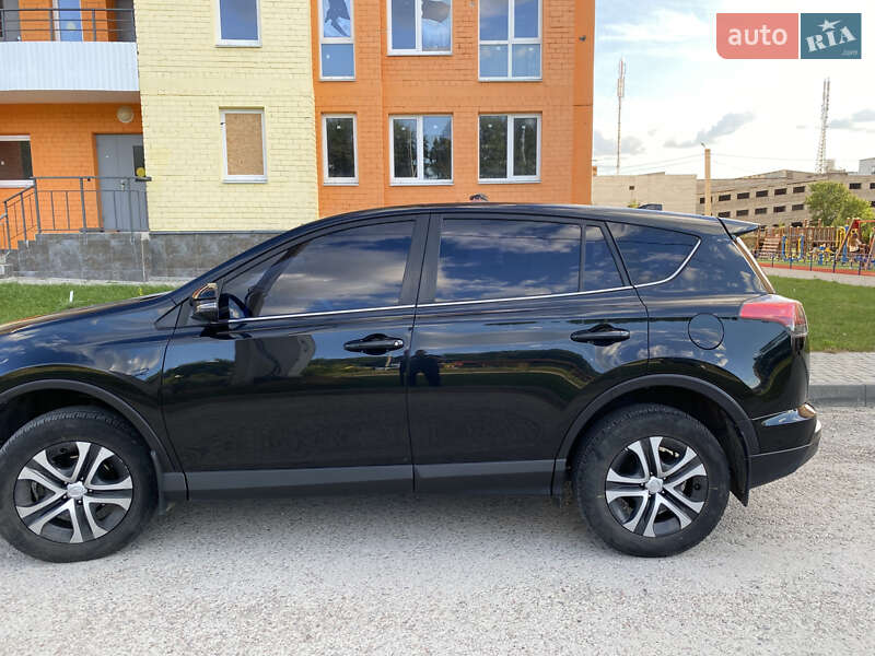 Позашляховик / Кросовер Toyota RAV4 2016 в Харкові