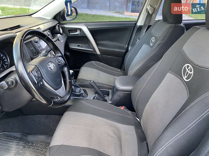 Позашляховик / Кросовер Toyota RAV4 2016 в Харкові