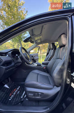 Внедорожник / Кроссовер Toyota RAV4 2024 в 