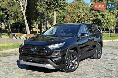Внедорожник / Кроссовер Toyota RAV4 2024 в 