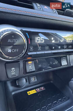 Внедорожник / Кроссовер Toyota RAV4 2024 в 
