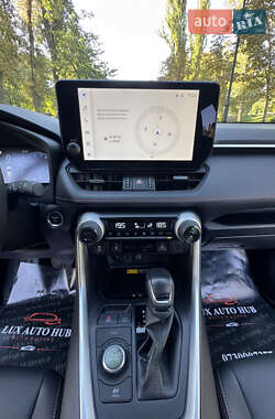 Внедорожник / Кроссовер Toyota RAV4 2024 в 