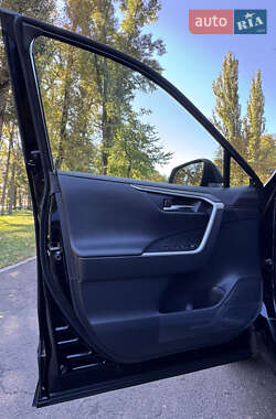 Внедорожник / Кроссовер Toyota RAV4 2024 в 