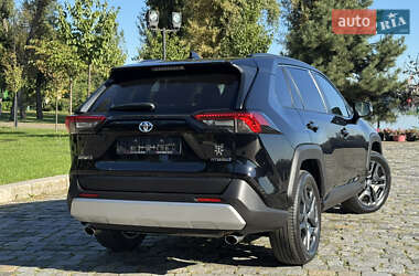 Внедорожник / Кроссовер Toyota RAV4 2024 в 