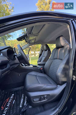 Внедорожник / Кроссовер Toyota RAV4 2024 в 