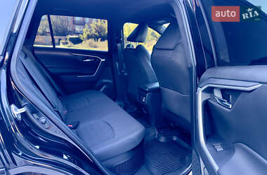 Внедорожник / Кроссовер Toyota RAV4 2022 в 