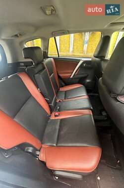 Внедорожник / Кроссовер Toyota RAV4 2015 в 