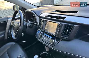 Внедорожник / Кроссовер Toyota RAV4 2016 в 