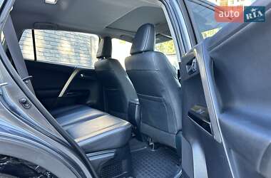 Внедорожник / Кроссовер Toyota RAV4 2016 в 