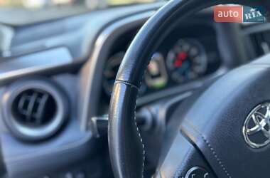 Внедорожник / Кроссовер Toyota RAV4 2016 в 