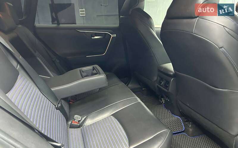 Позашляховик / Кросовер Toyota RAV4 2020 в Чернівцях фото 16 Позашляховик / Кросовер Toyota RAV4 2020 в Чернівцях