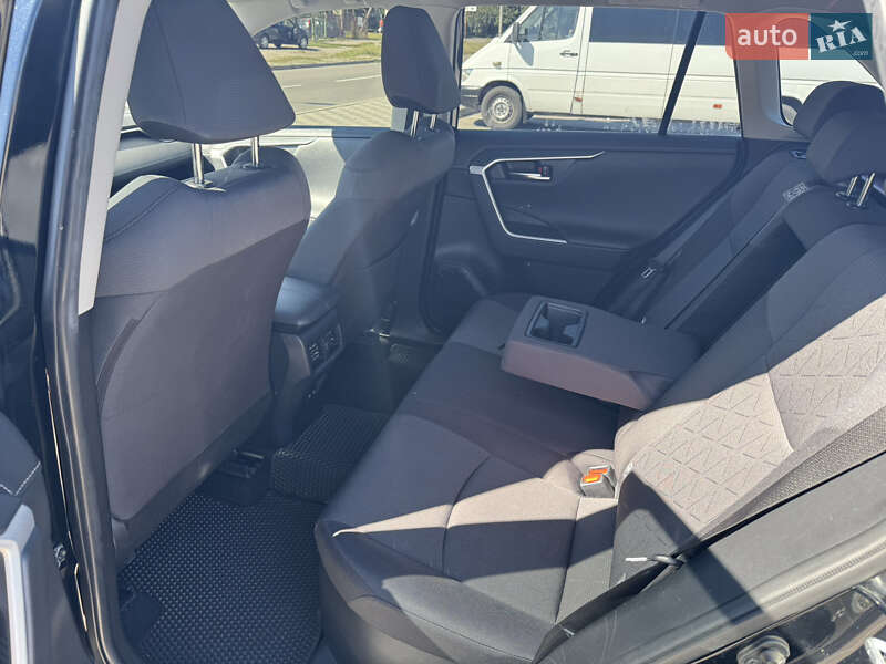 Позашляховик / Кросовер Toyota RAV4 2021 в Черкасах