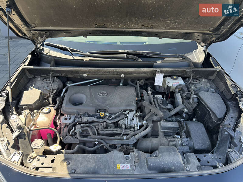 Позашляховик / Кросовер Toyota RAV4 2021 в Черкасах