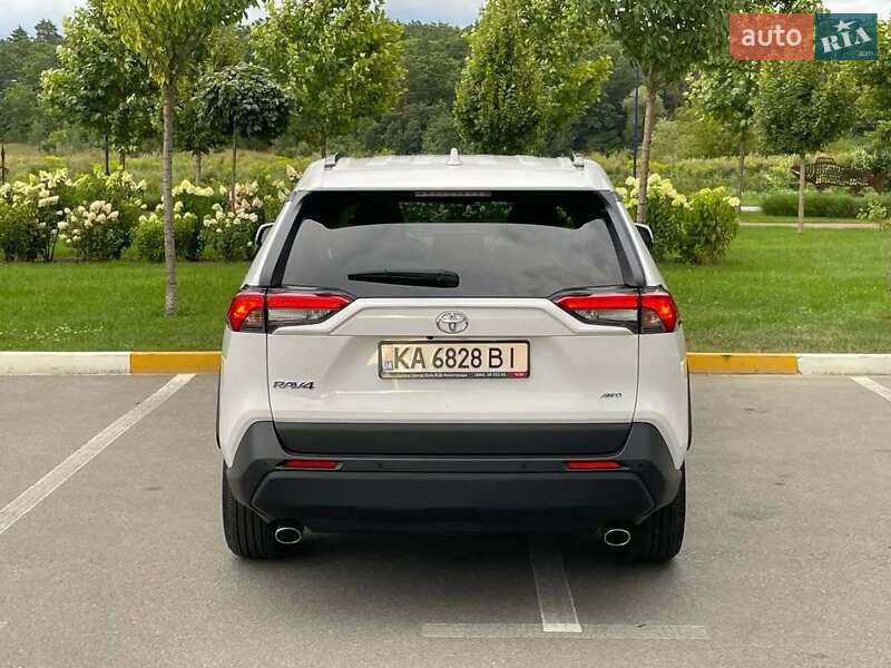 Внедорожник / Кроссовер Toyota RAV4 2020 в Хмельницком