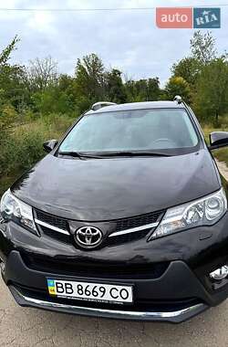 Внедорожник / Кроссовер Toyota RAV4 2014 в 
