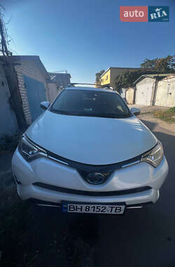 Внедорожник / Кроссовер Toyota RAV4 2015 в Черноморске