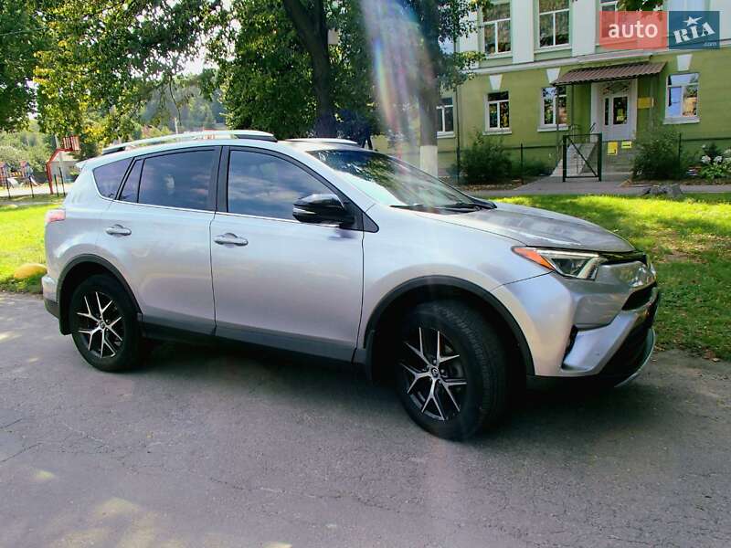 Внедорожник / Кроссовер Toyota RAV4 2016 в Харькове