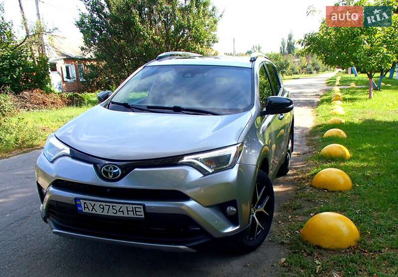 Внедорожник / Кроссовер Toyota RAV4 2016 в Харькове
