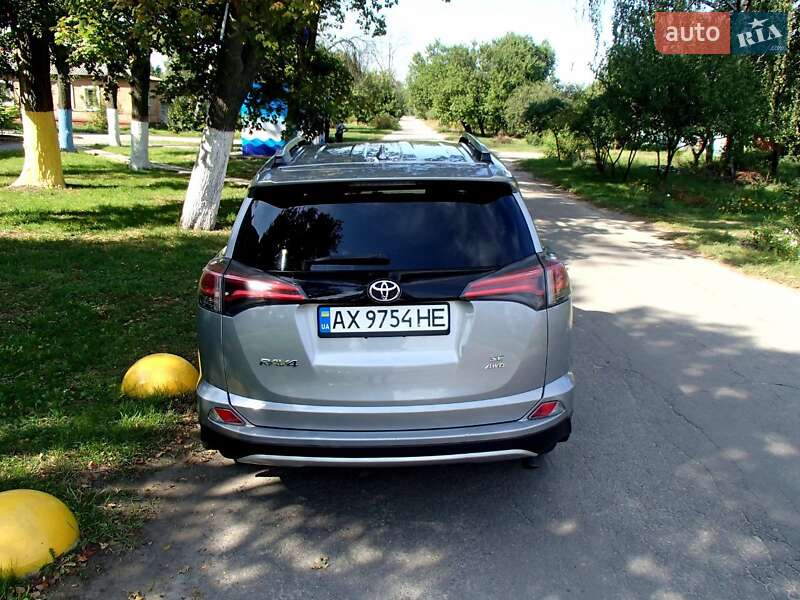 Внедорожник / Кроссовер Toyota RAV4 2016 в Харькове