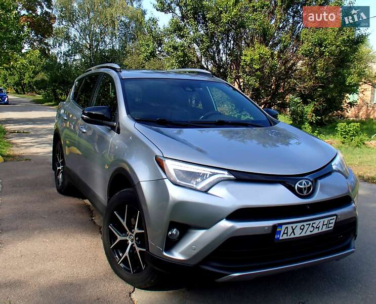 Внедорожник / Кроссовер Toyota RAV4 2016 в Харькове