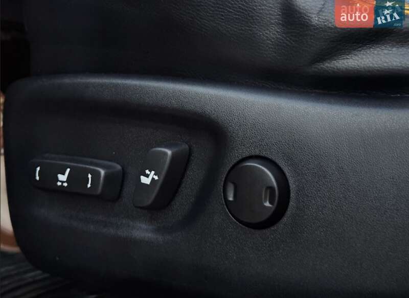 Внедорожник / Кроссовер Toyota RAV4 2014 в Звягеле