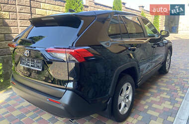 Внедорожник / Кроссовер Toyota RAV4 2021 в 