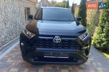 Внедорожник / Кроссовер Toyota RAV4 2021 в 