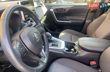 Внедорожник / Кроссовер Toyota RAV4 2021 в 