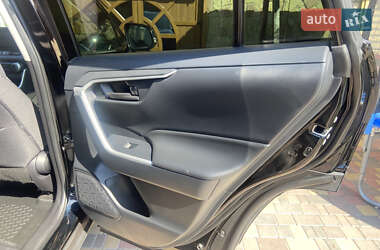 Внедорожник / Кроссовер Toyota RAV4 2021 в 