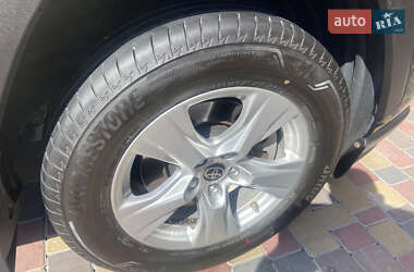 Внедорожник / Кроссовер Toyota RAV4 2021 в 