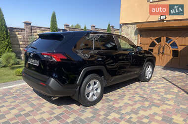Внедорожник / Кроссовер Toyota RAV4 2021 в 