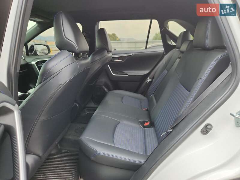 Внедорожник / Кроссовер Toyota RAV4 2023 в Киеве