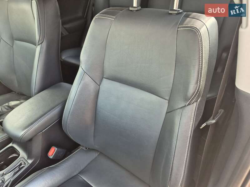 Позашляховик / Кросовер Toyota RAV4 2016 в Житомирі