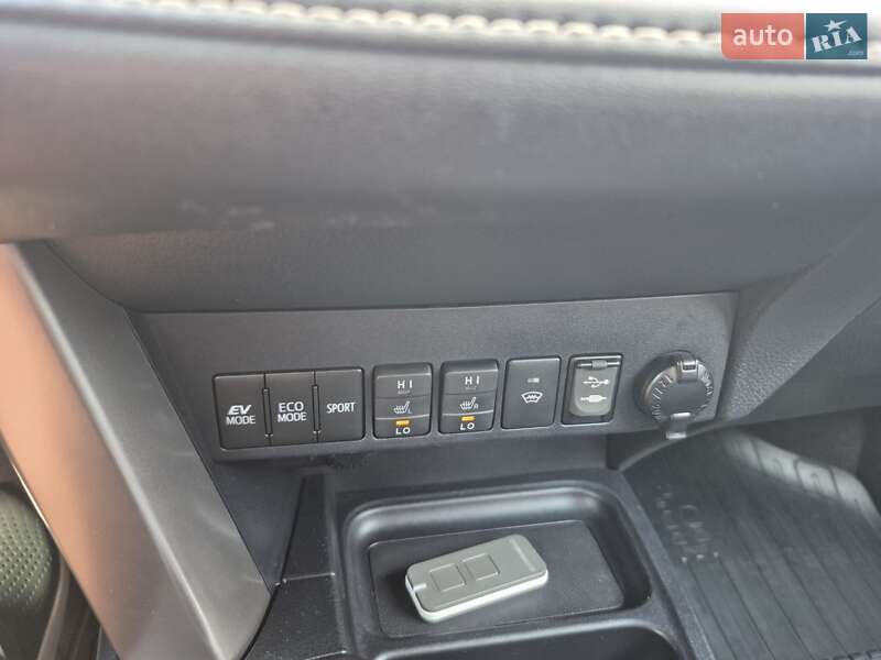 Позашляховик / Кросовер Toyota RAV4 2016 в Житомирі