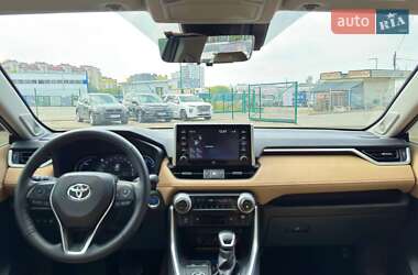 Внедорожник / Кроссовер Toyota RAV4 2020 в 