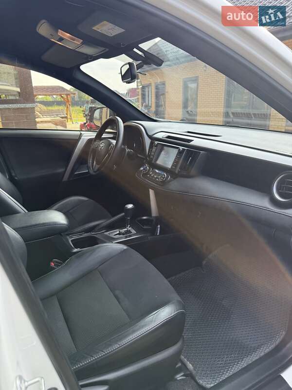 Внедорожник / Кроссовер Toyota RAV4 2018 в Сарнах фото 8 Внедорожник / Кроссовер Toyota RAV4 2018 в Сарнах