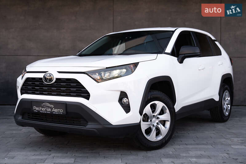 Внедорожник / Кроссовер Toyota RAV4 2022 в Киеве