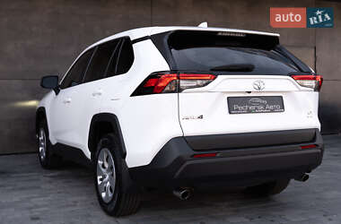 Внедорожник / Кроссовер Toyota RAV4 2022 в 