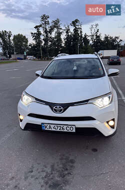 Внедорожник / Кроссовер Toyota RAV4 2016 в 