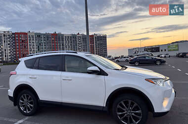 Внедорожник / Кроссовер Toyota RAV4 2016 в 
