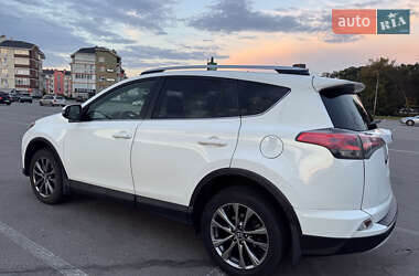 Внедорожник / Кроссовер Toyota RAV4 2016 в 
