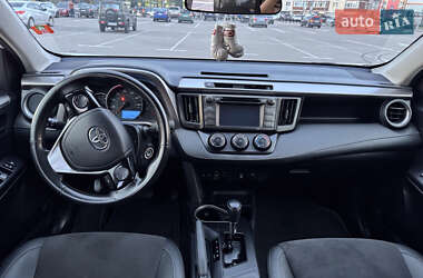 Внедорожник / Кроссовер Toyota RAV4 2016 в 