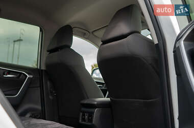 Внедорожник / Кроссовер Toyota RAV4 2018 в Киеве