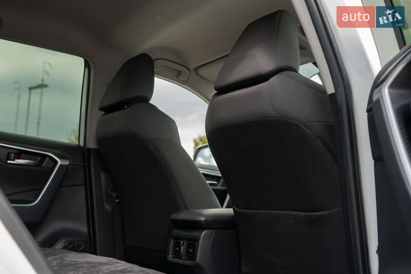 Внедорожник / Кроссовер Toyota RAV4 2018 в Киеве фото 22 Внедорожник / Кроссовер Toyota RAV4 2018 в Киеве