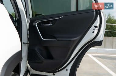 Внедорожник / Кроссовер Toyota RAV4 2018 в Киеве