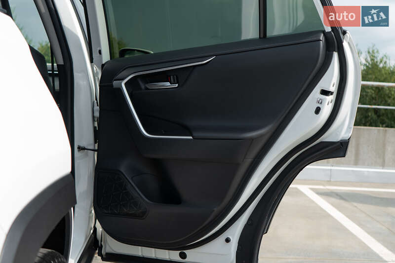 Внедорожник / Кроссовер Toyota RAV4 2018 в Киеве фото 24 Внедорожник / Кроссовер Toyota RAV4 2018 в Киеве