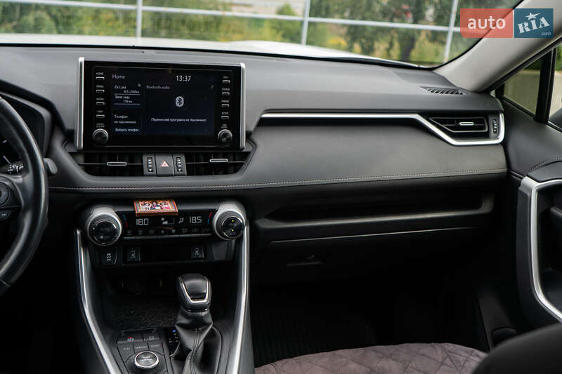 Внедорожник / Кроссовер Toyota RAV4 2018 в Киеве фото 32 Внедорожник / Кроссовер Toyota RAV4 2018 в Киеве
