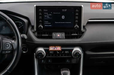 Внедорожник / Кроссовер Toyota RAV4 2018 в Киеве