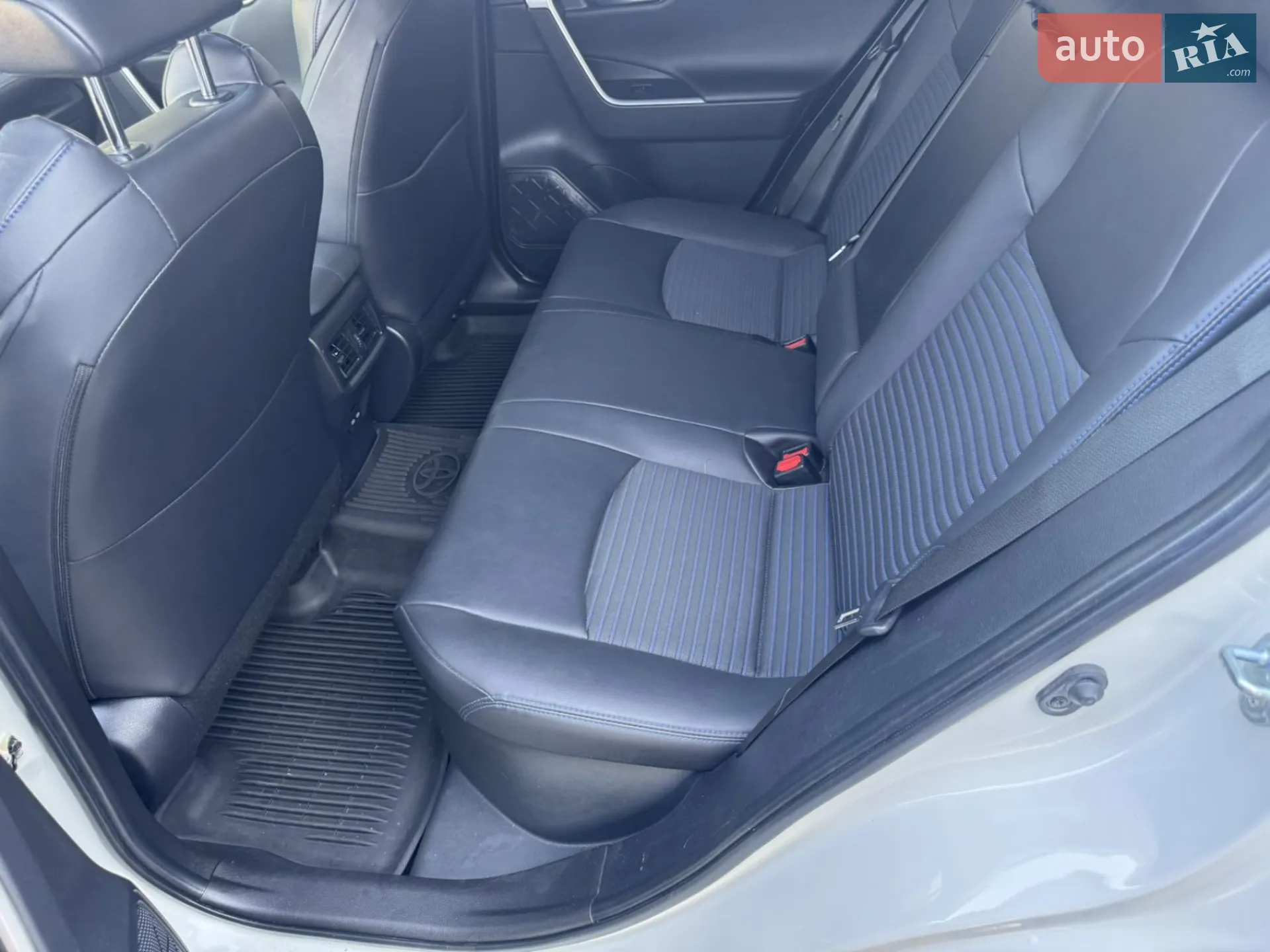 2022 Toyota RAV 4 - мініатюра 17