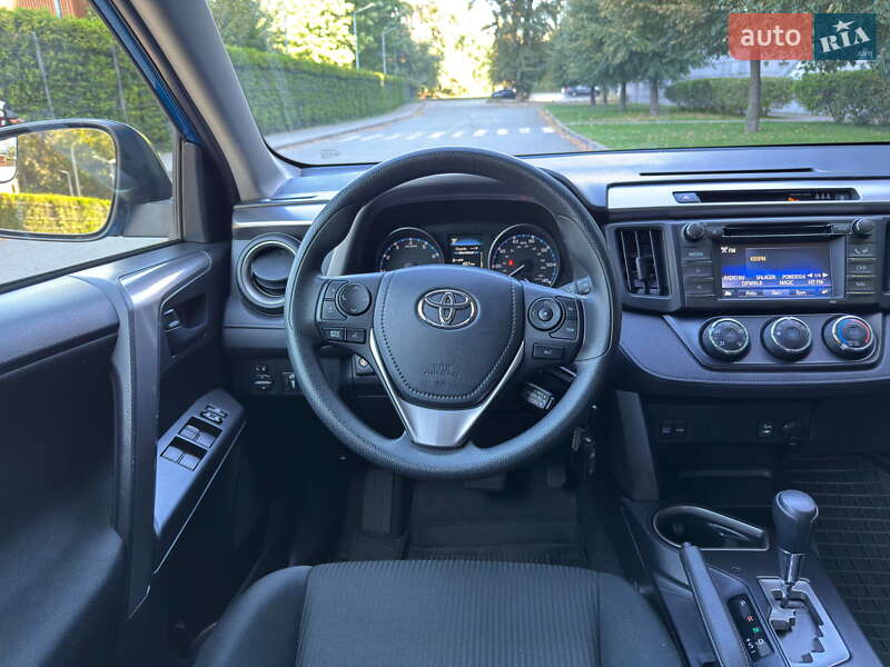 Позашляховик / Кросовер Toyota RAV4 2017 в Києві